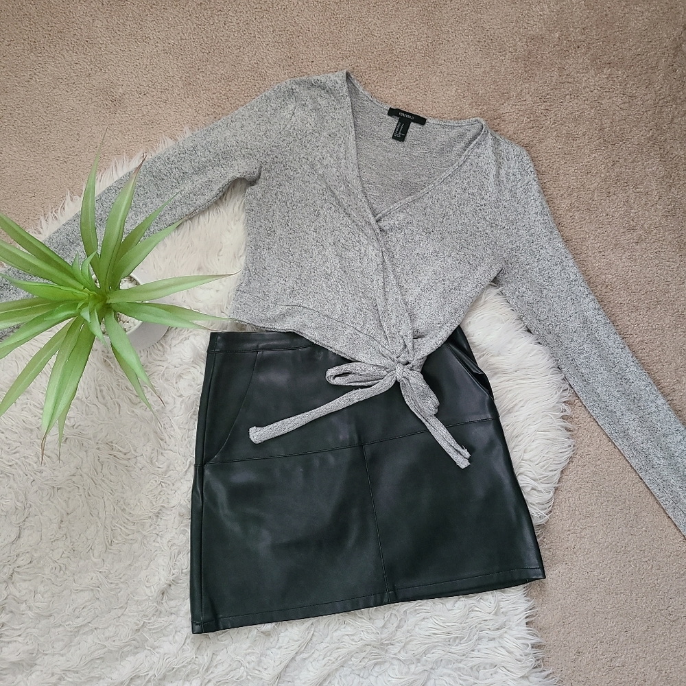Gray soft open v neck long sleeve crop top